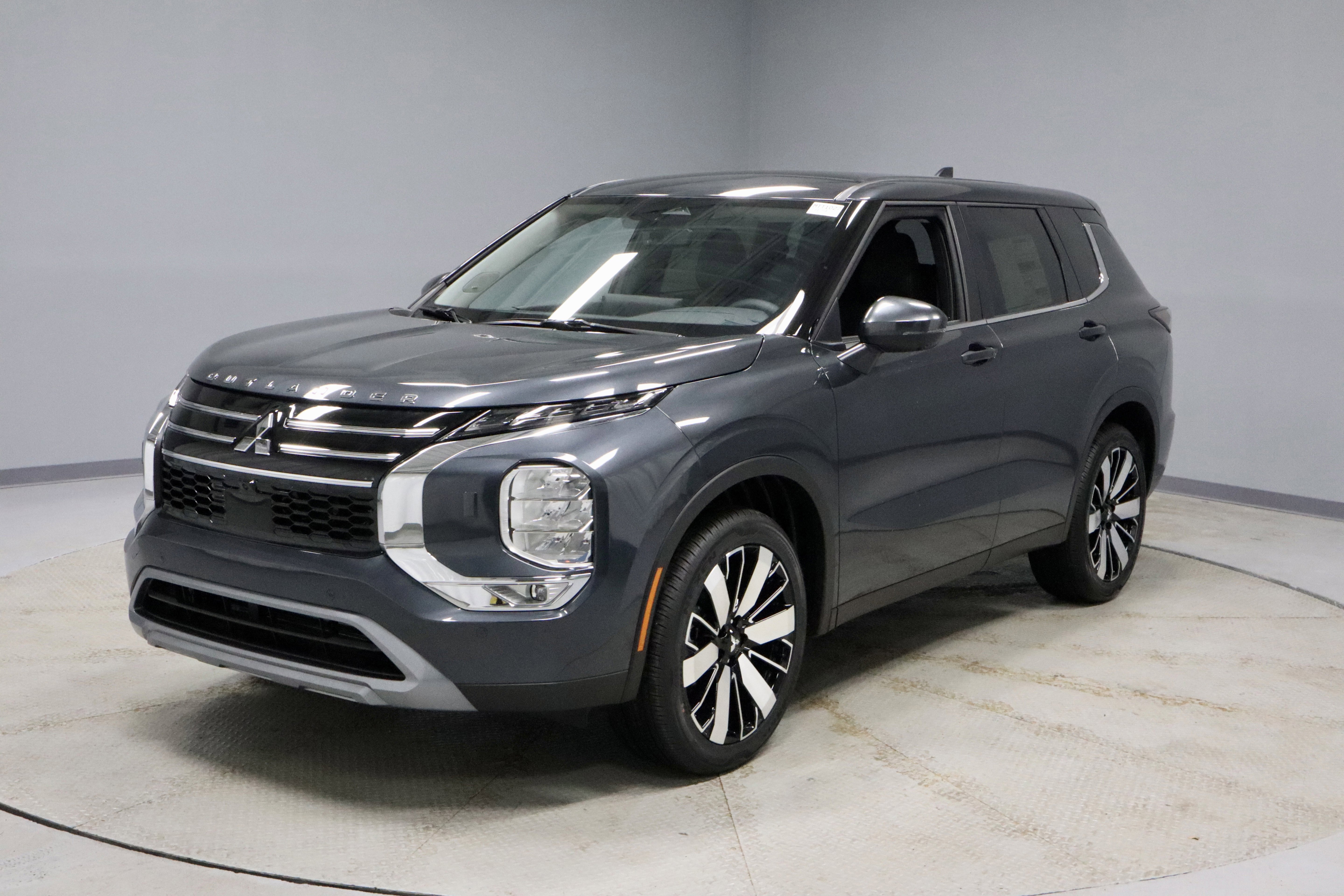 New 2026 Mitsubishi Outlander SE image 5