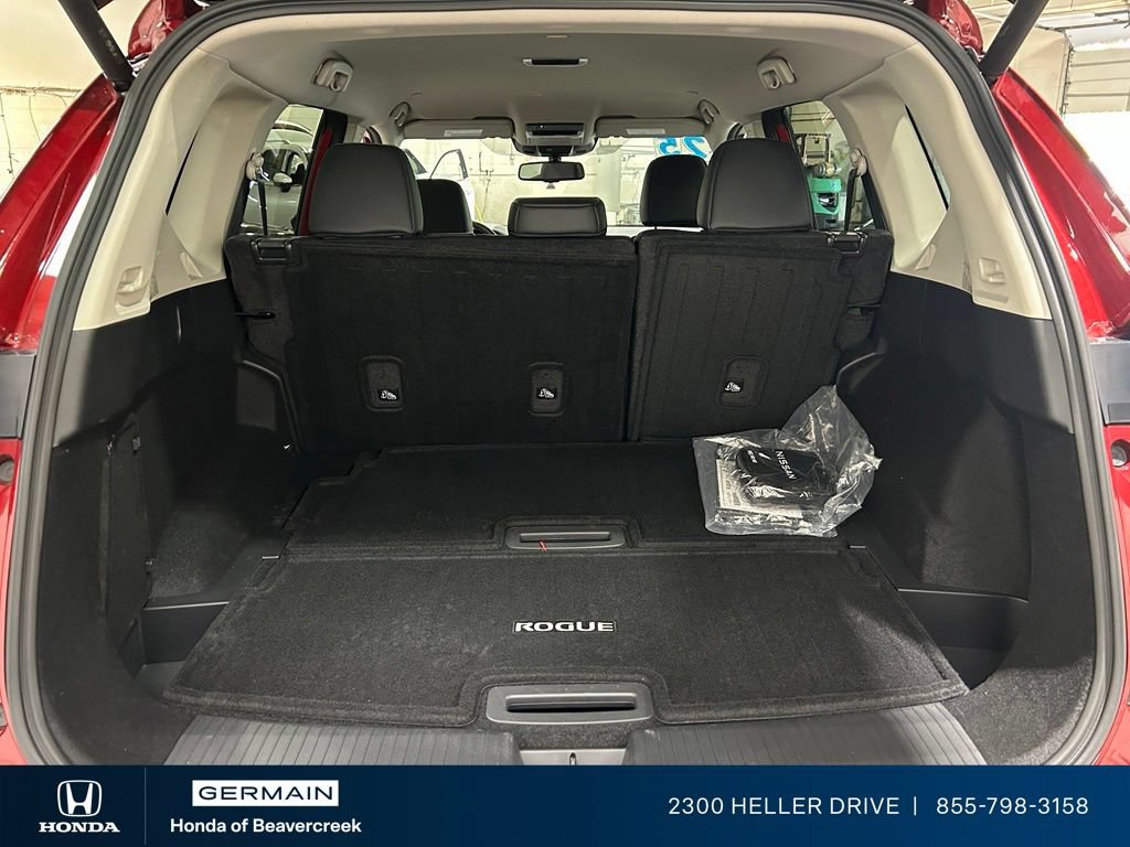 Used 2025 Nissan Rogue SL AWD/4WD image 29