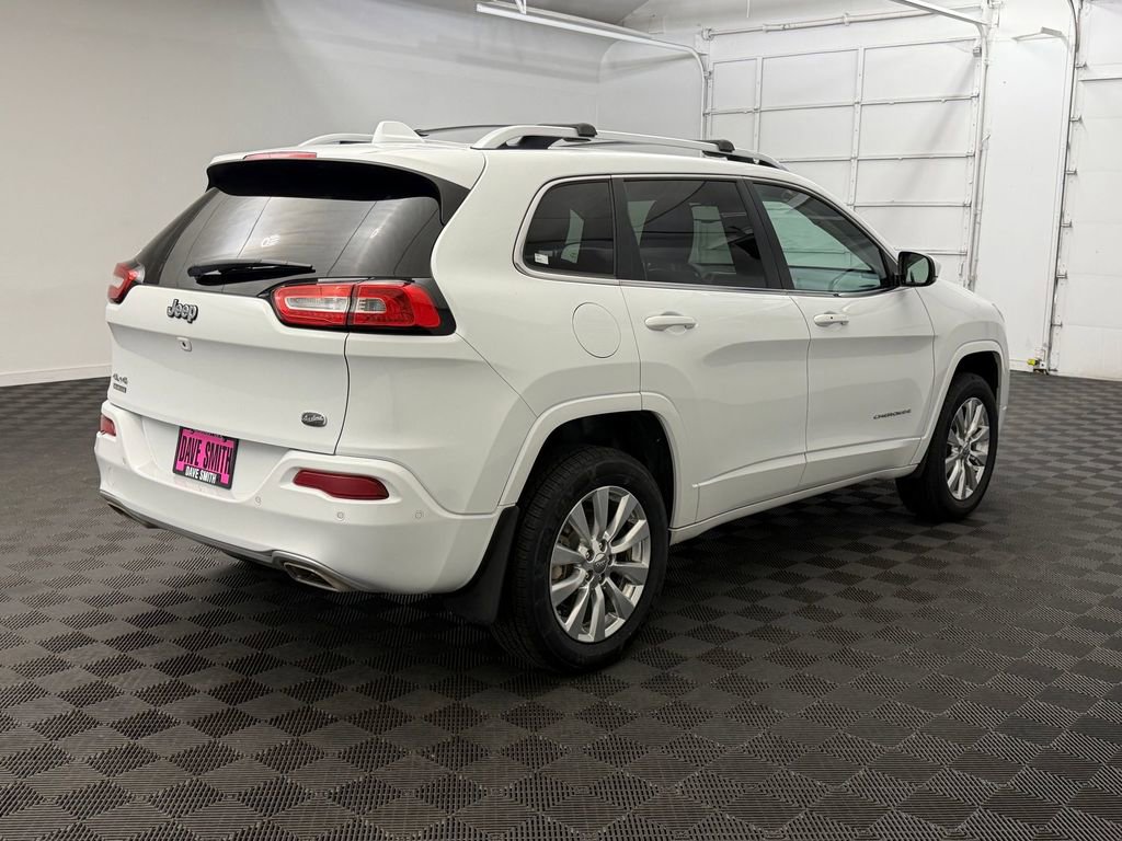 Used 2017 Jeep Cherokee Overland w/ Technology Group AWD/4WD image 9