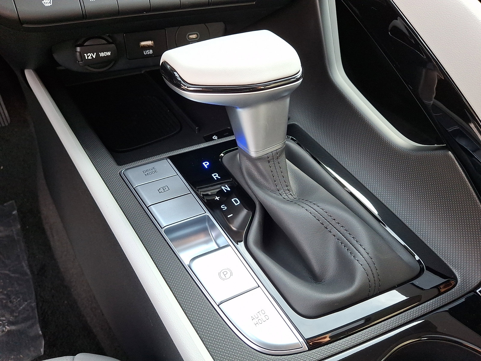 New 2026 Hyundai Elantra Limited image 16