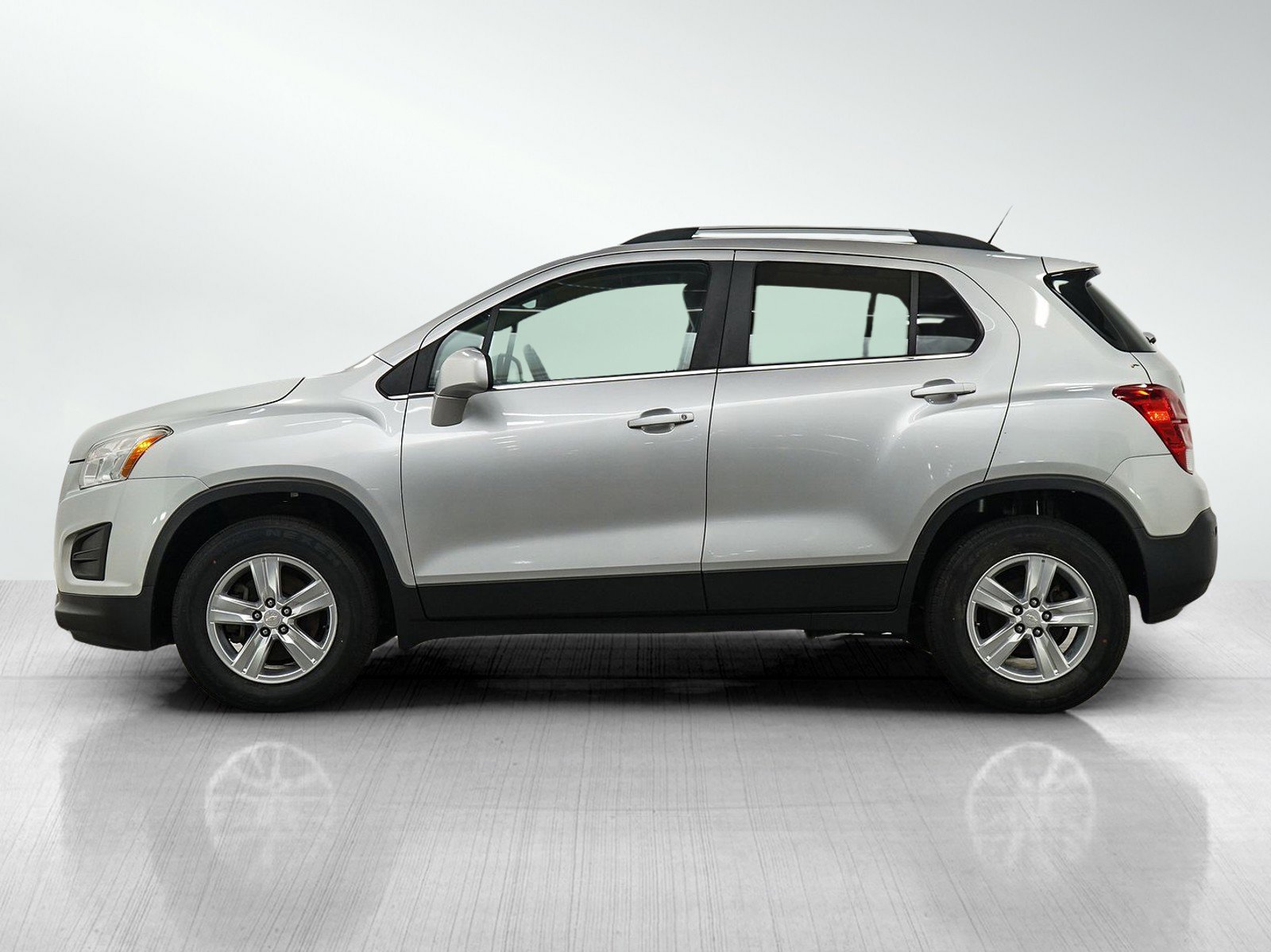 Used 2016 Chevrolet Trax LT w/ LT Convenience Package AWD/4WD image 2