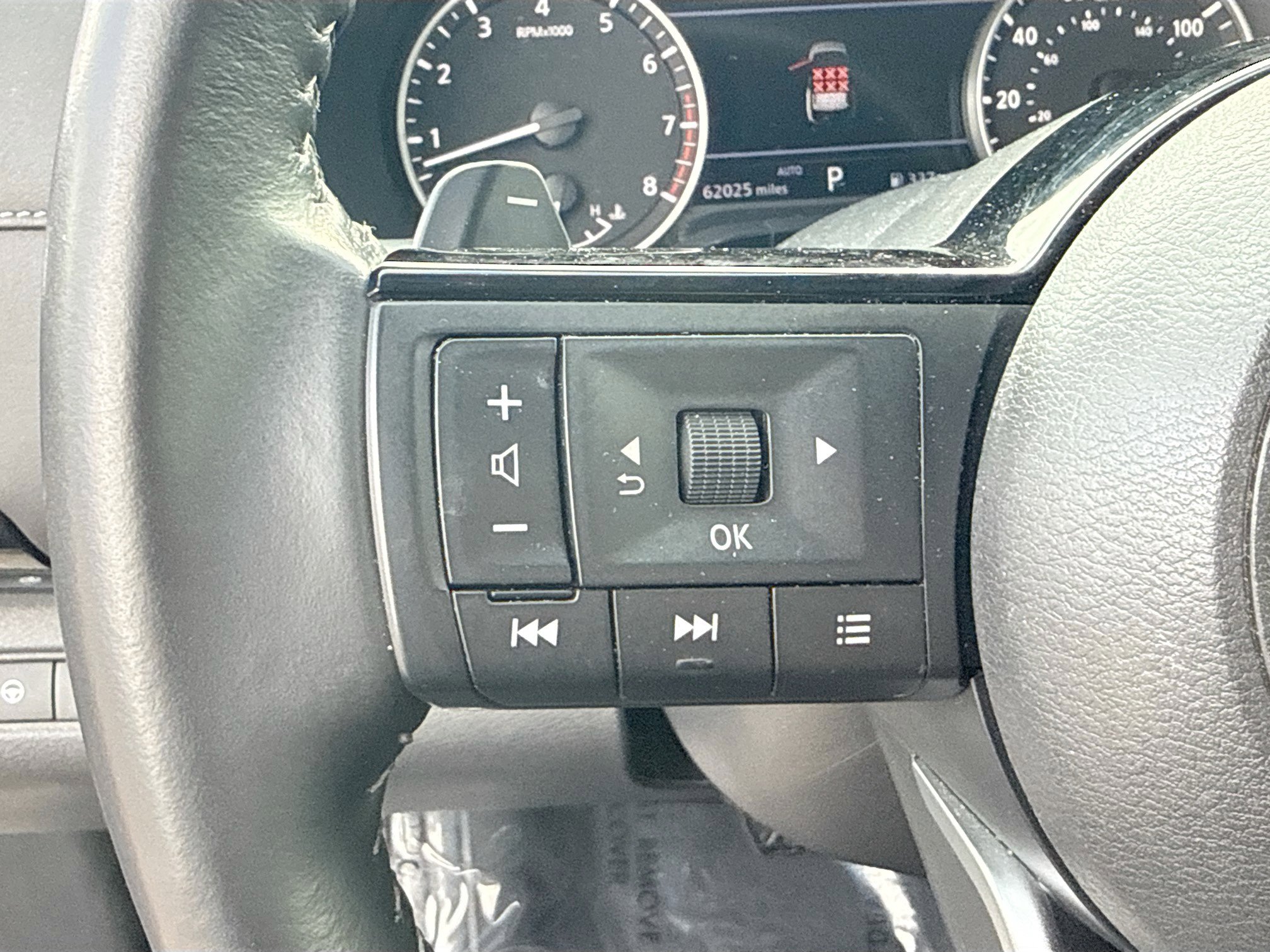 Used 2023 Nissan Pathfinder SV image 37