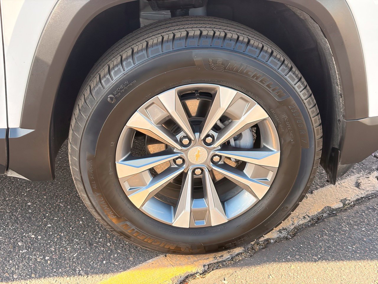 Used 2026 Chevrolet Equinox LT AWD/4WD image 10