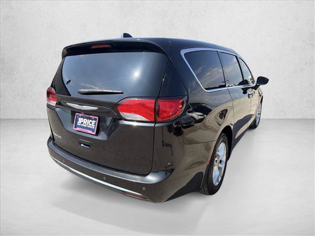 Used 2018 Chrysler Pacifica Touring Plus w/ Tire & Wheel Group FWD image 5