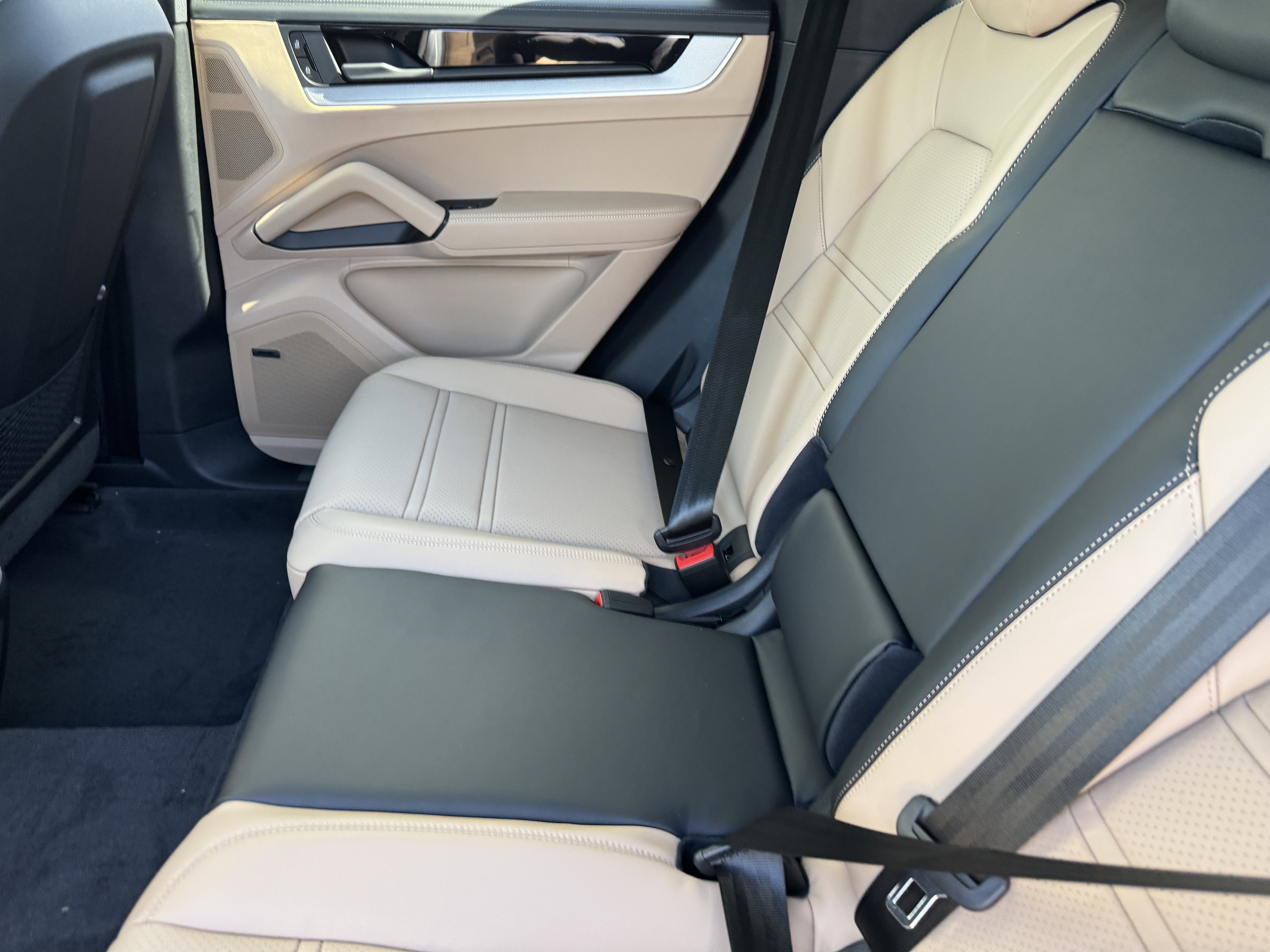 New 2026 Porsche Cayenne image 21