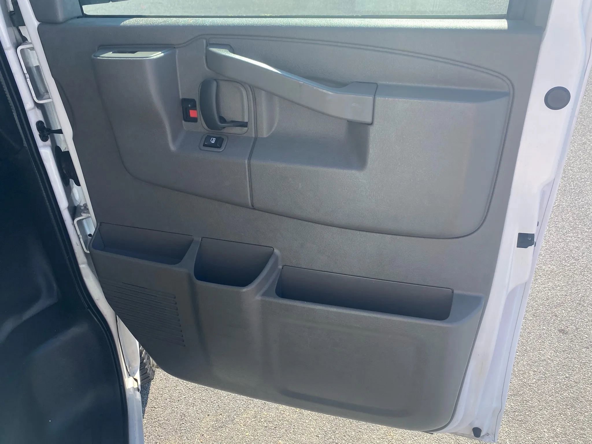 Used 2016 Chevrolet Express 3500 2D RWD image 18