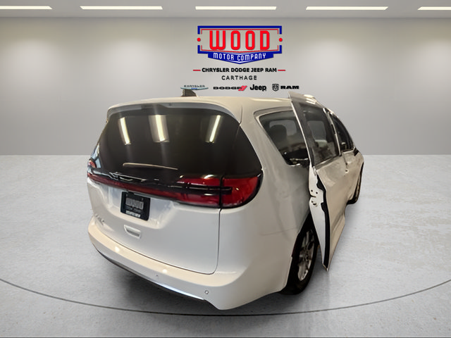 New 2027 Chrysler Pacifica Select FWD image 3