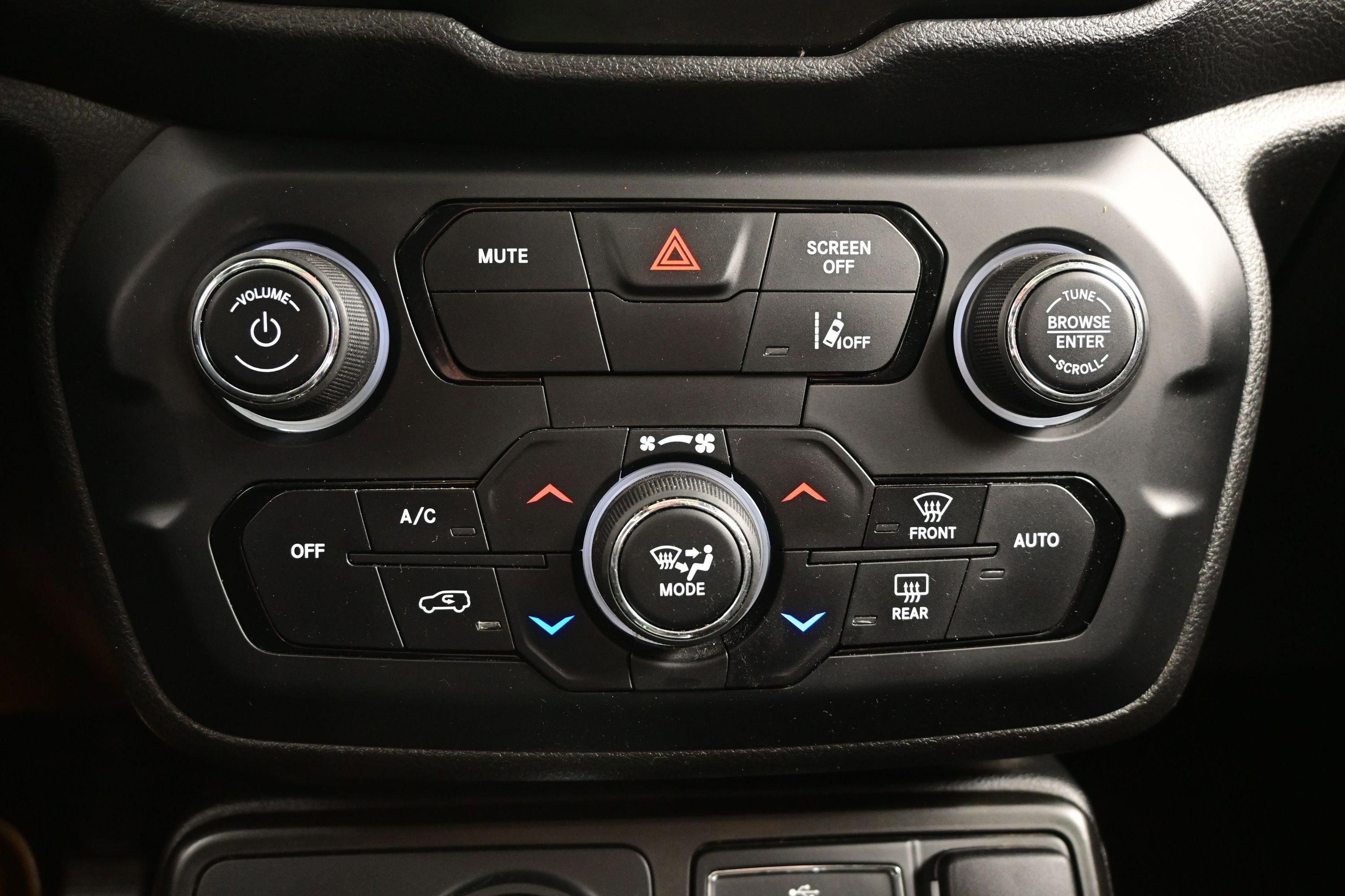 Used 2021 Jeep Renegade Latitude AWD/4WD image 17