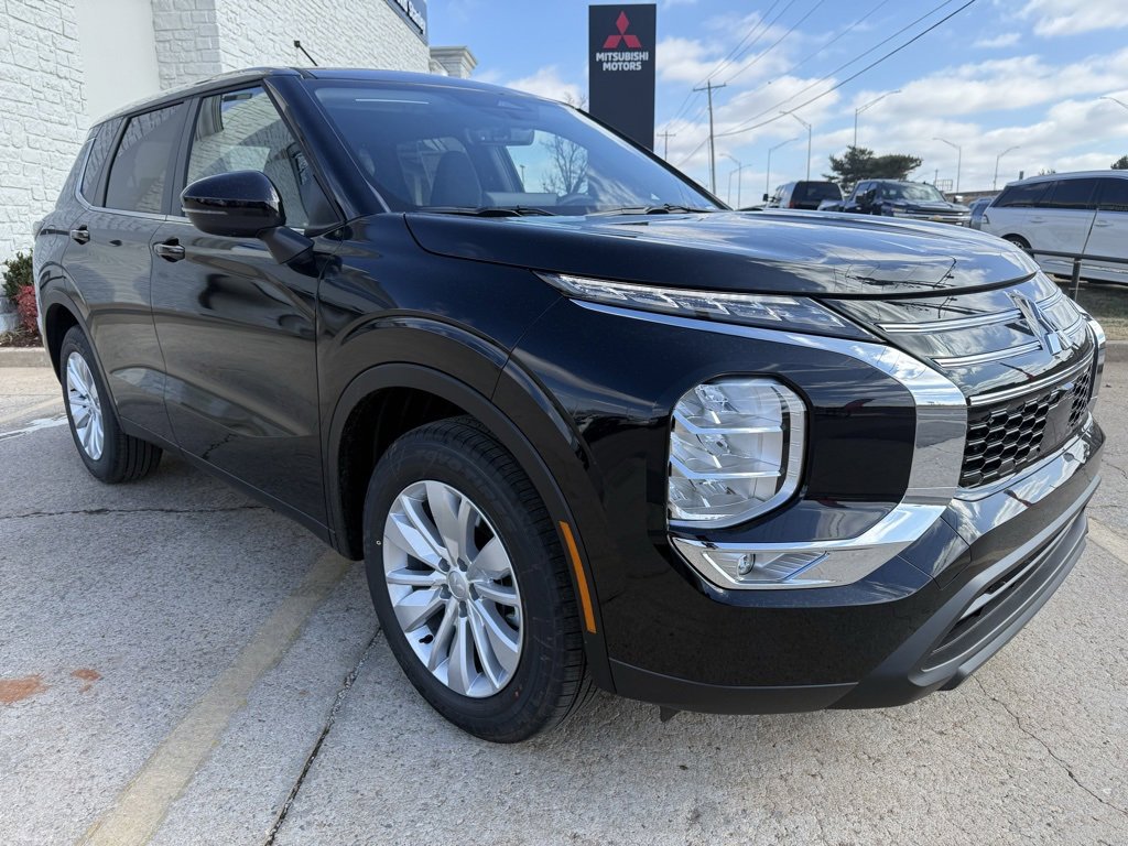 New 2026 Mitsubishi Outlander ES image 9