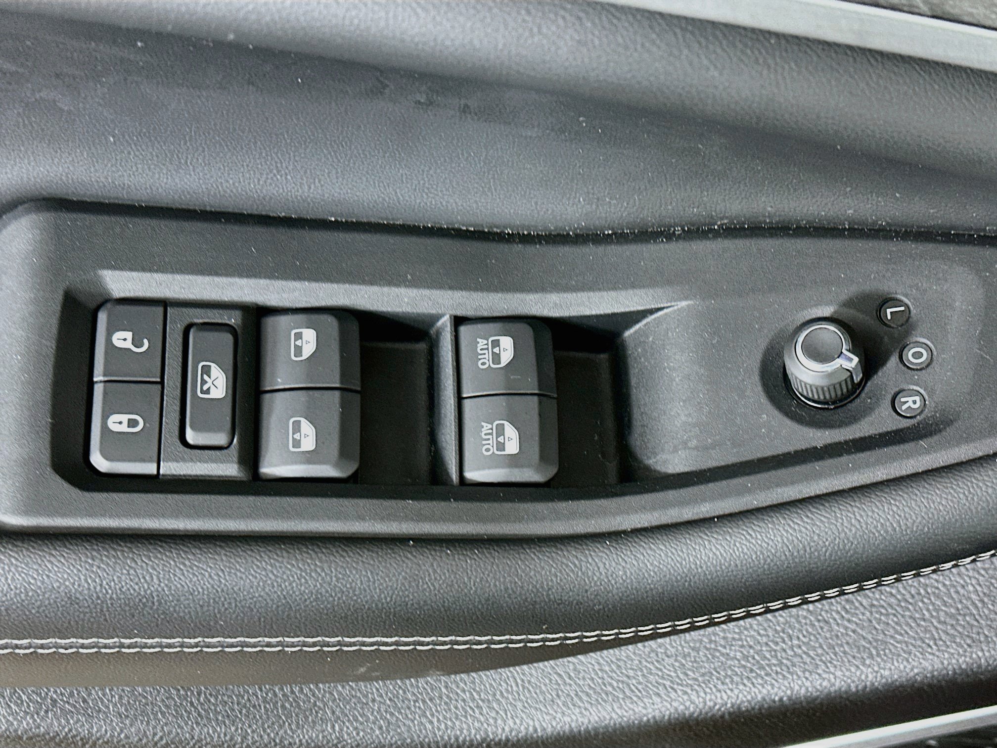 Used 2022 Jeep Grand Cherokee L Limited AWD/4WD image 15