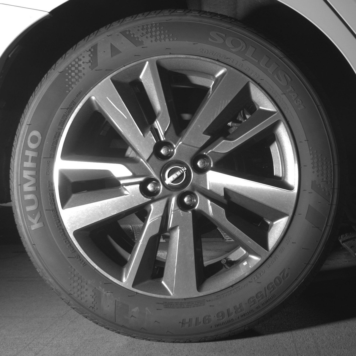 Used 2025 Nissan Versa SV image 12