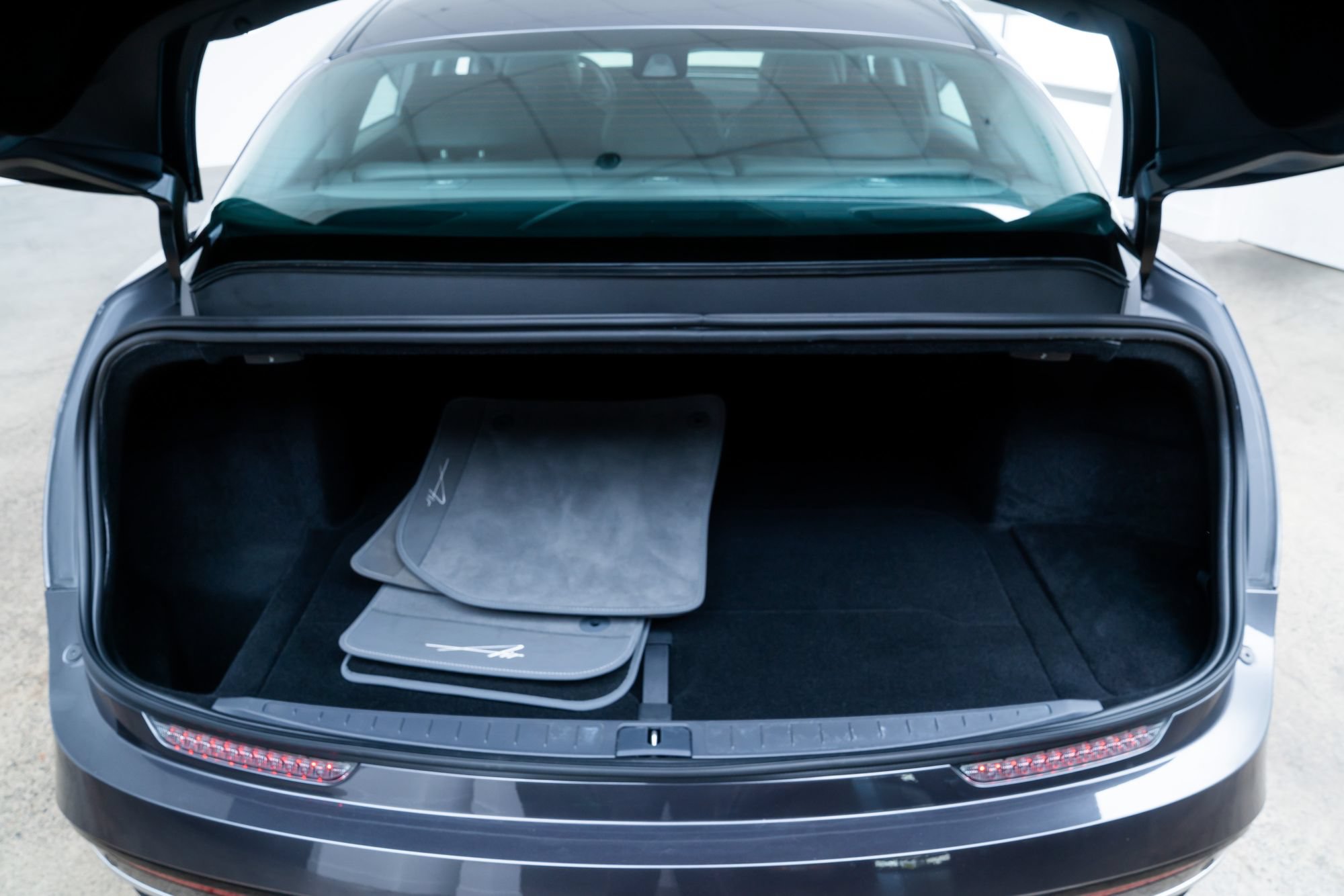 Used 2025 Lucid Air Touring AWD/4WD image 8