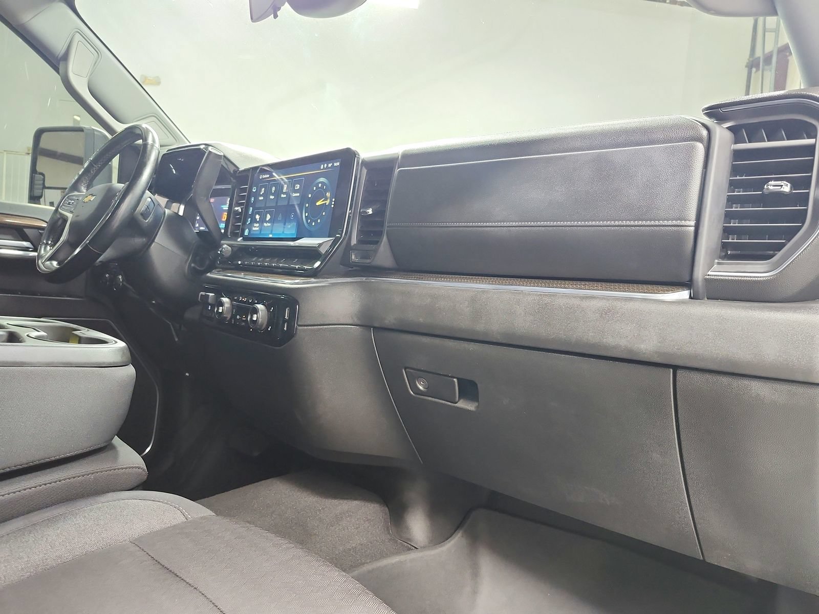 Used 2024 Chevrolet Silverado 2500 LT AWD/4WD image 41