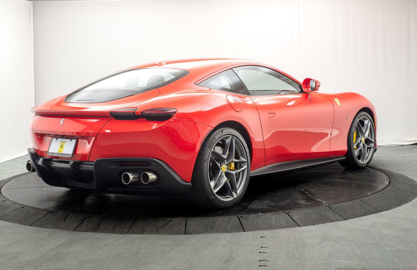 Used 2022 Ferrari Roma RWD image 3