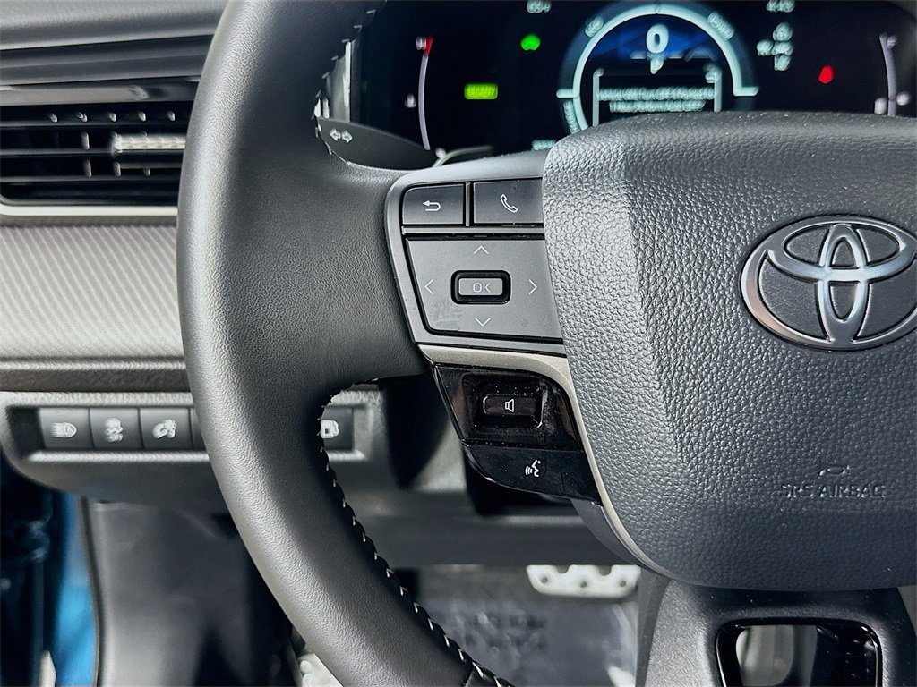 Used 2025 Toyota Camry SE image 22