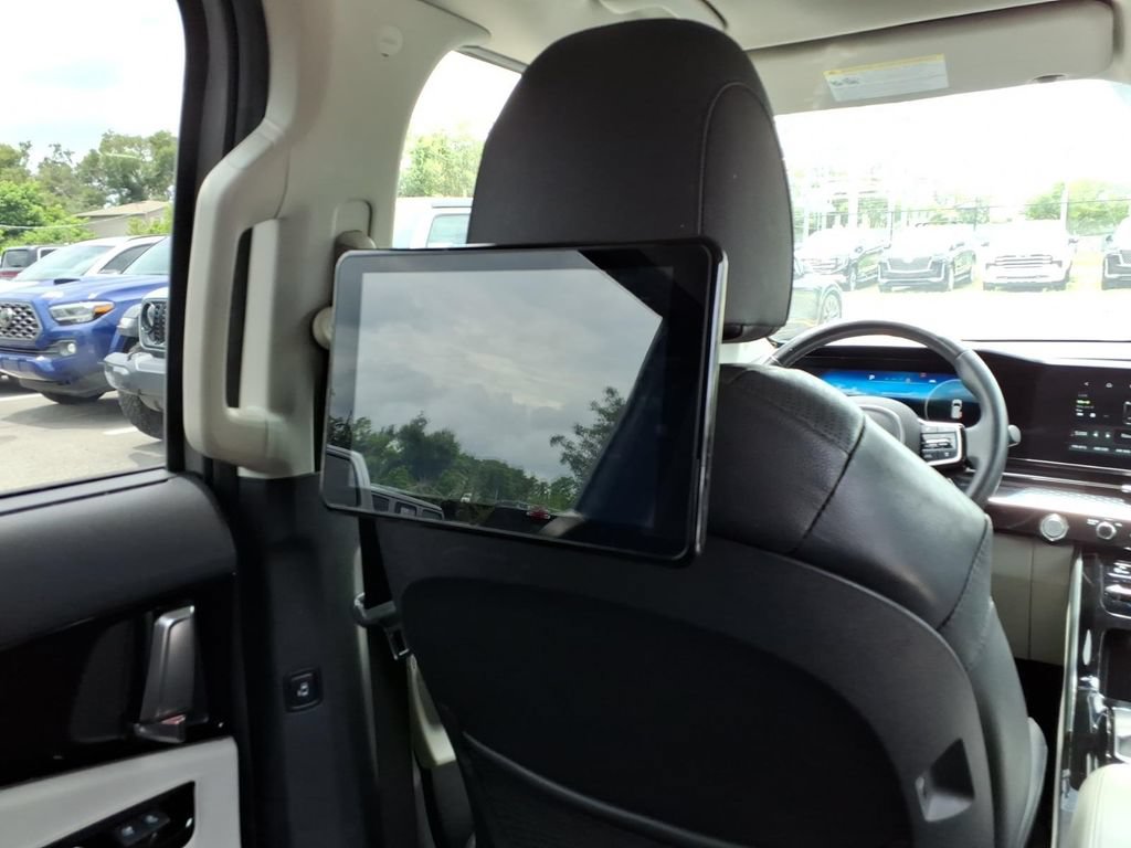 Used 2022 Kia Carnival SX Prestige FWD image 19