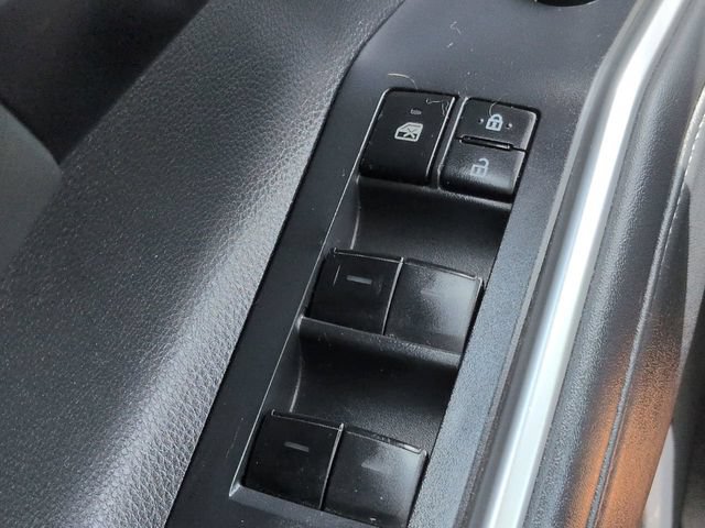 Used 2022 Toyota Highlander XLE AWD/4WD image 24