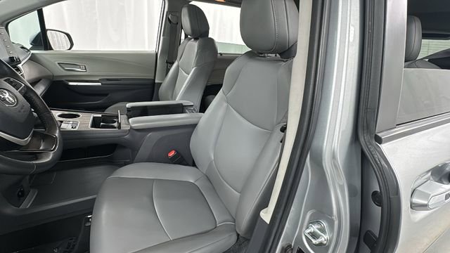 Used 2024 Toyota Sienna XLE image 10