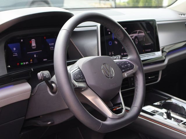 Used 2025 Volkswagen Atlas Peak Edition SE AWD/4WD image 22