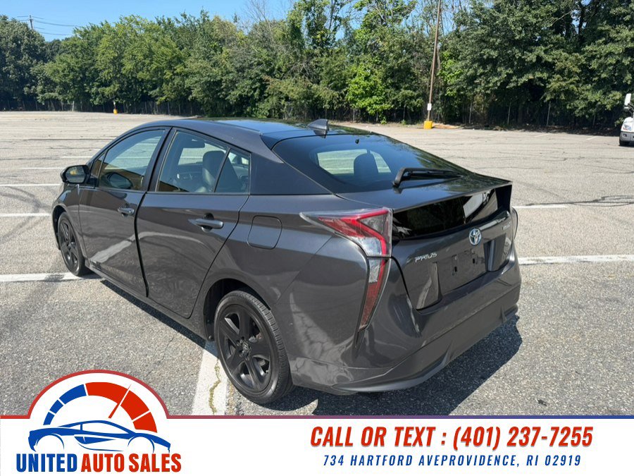 Used 2016 Toyota Prius Four FWD image 3