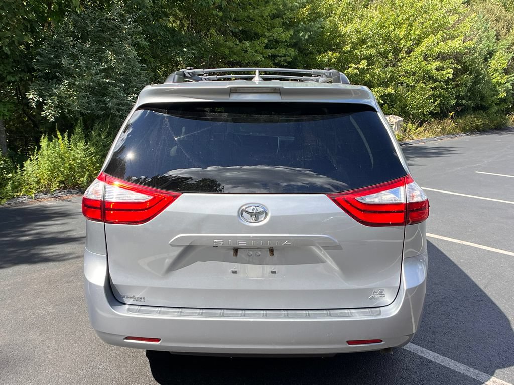 Used 2018 Toyota Sienna LE AWD/4WD image 30