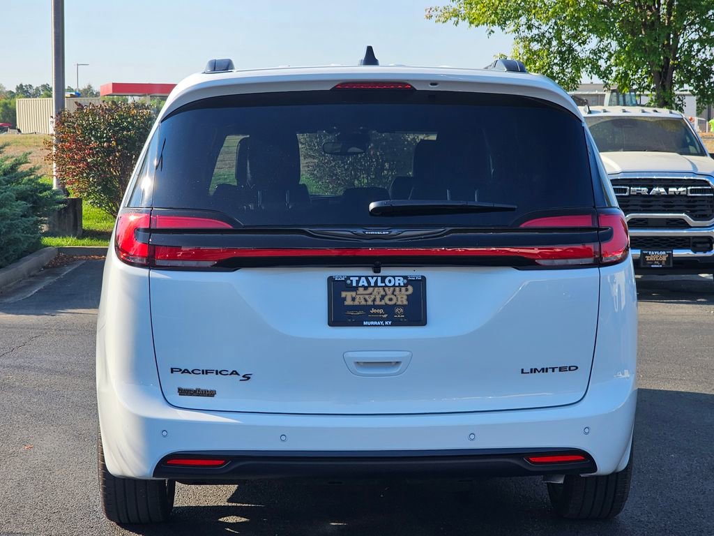 New 2026 Chrysler Pacifica Limited w/ S Appearance Package image 6