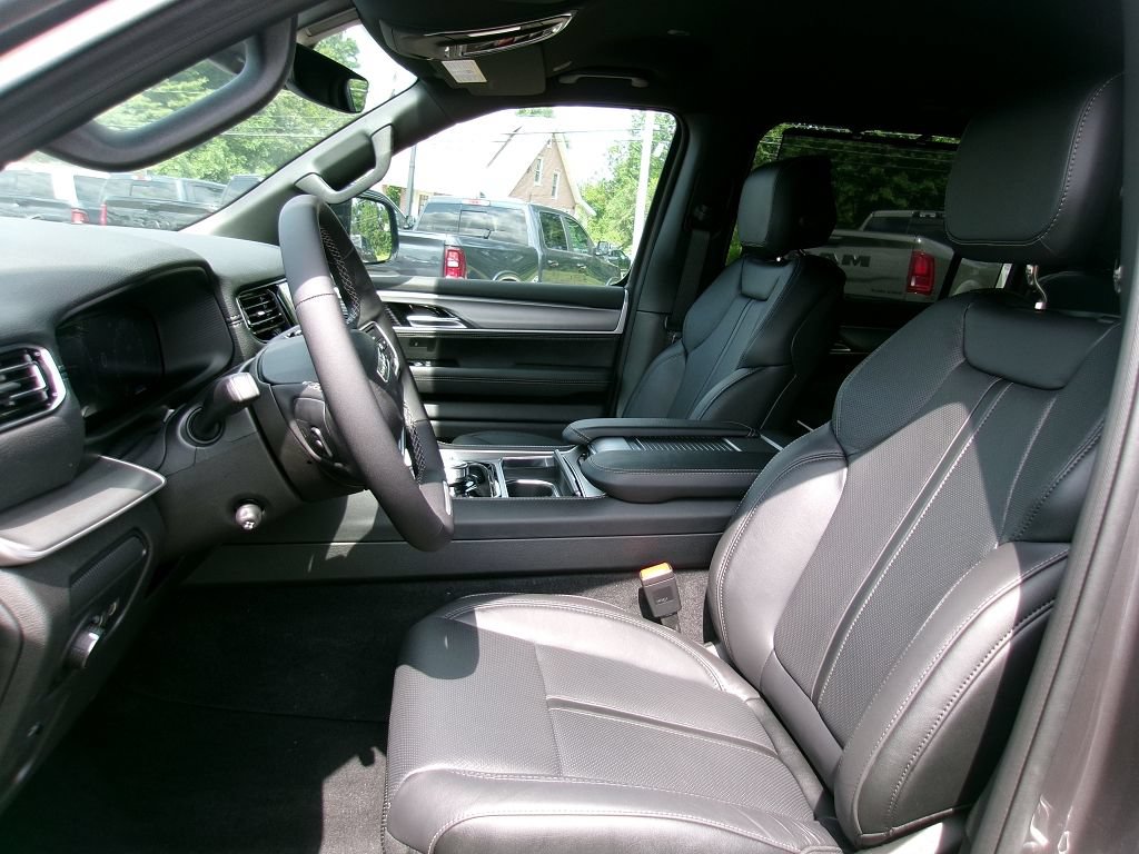 New 2026 Jeep Grand Wagoneer L Limited w/ Convenience Group I AWD/4WD image 6