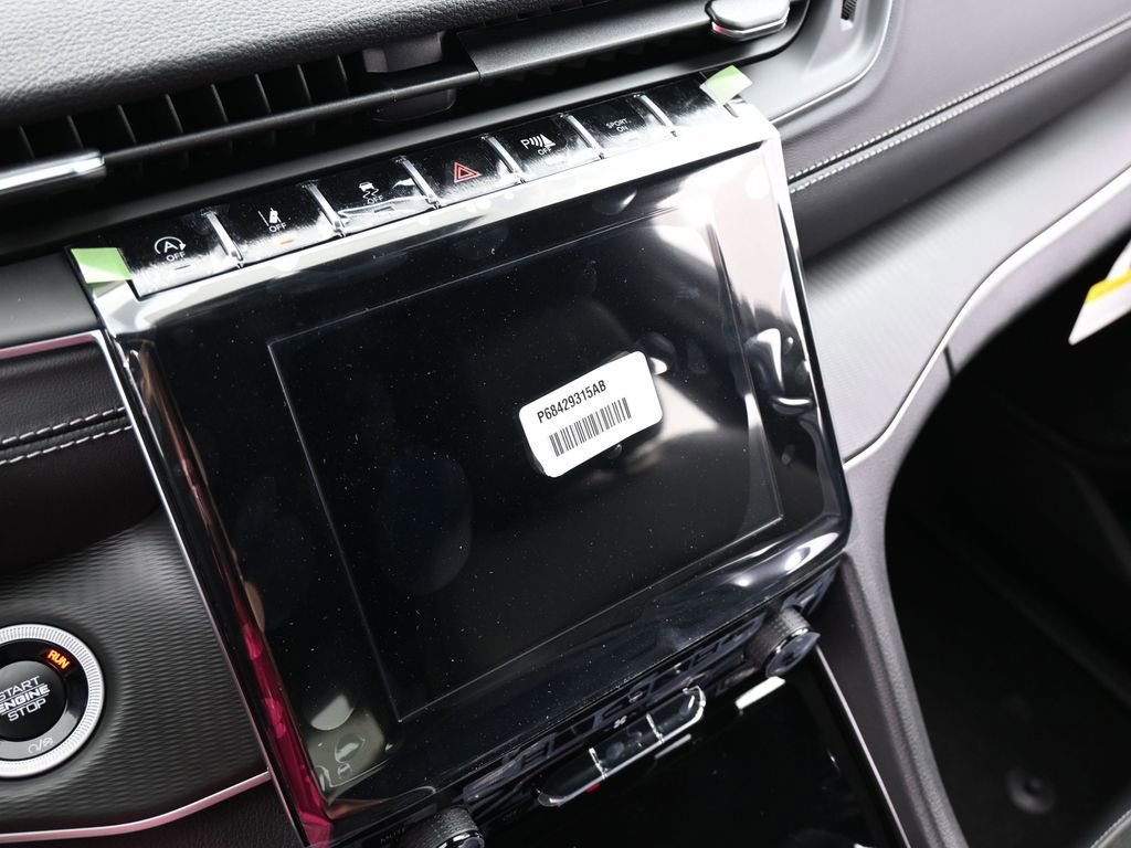 New 2025 Jeep Grand Cherokee Altitude image 21