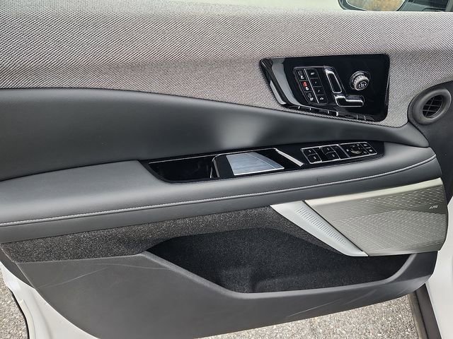 Certified 2025 Cadillac Optiq Luxury 2 w/ LPO, Floor Liner Package image 12