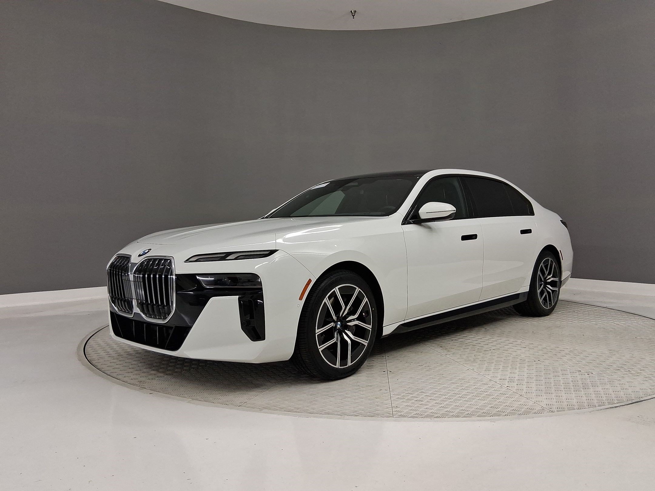 Used 2023 BMW 740i RWD image 35