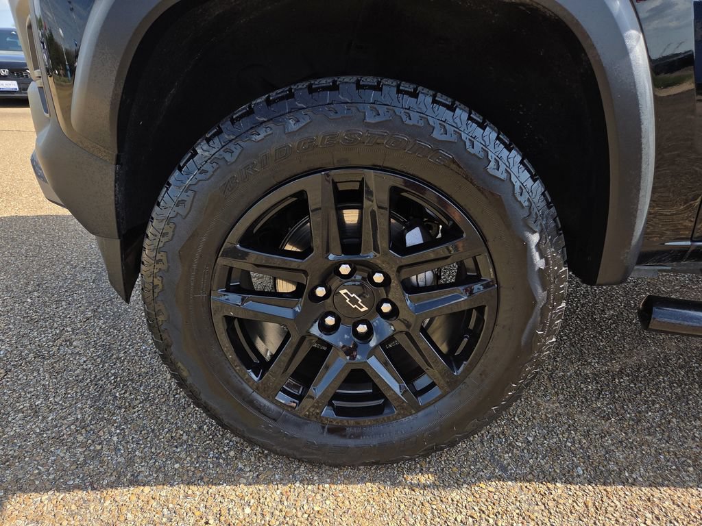Used 2025 Chevrolet Colorado Trail Boss AWD/4WD image 26