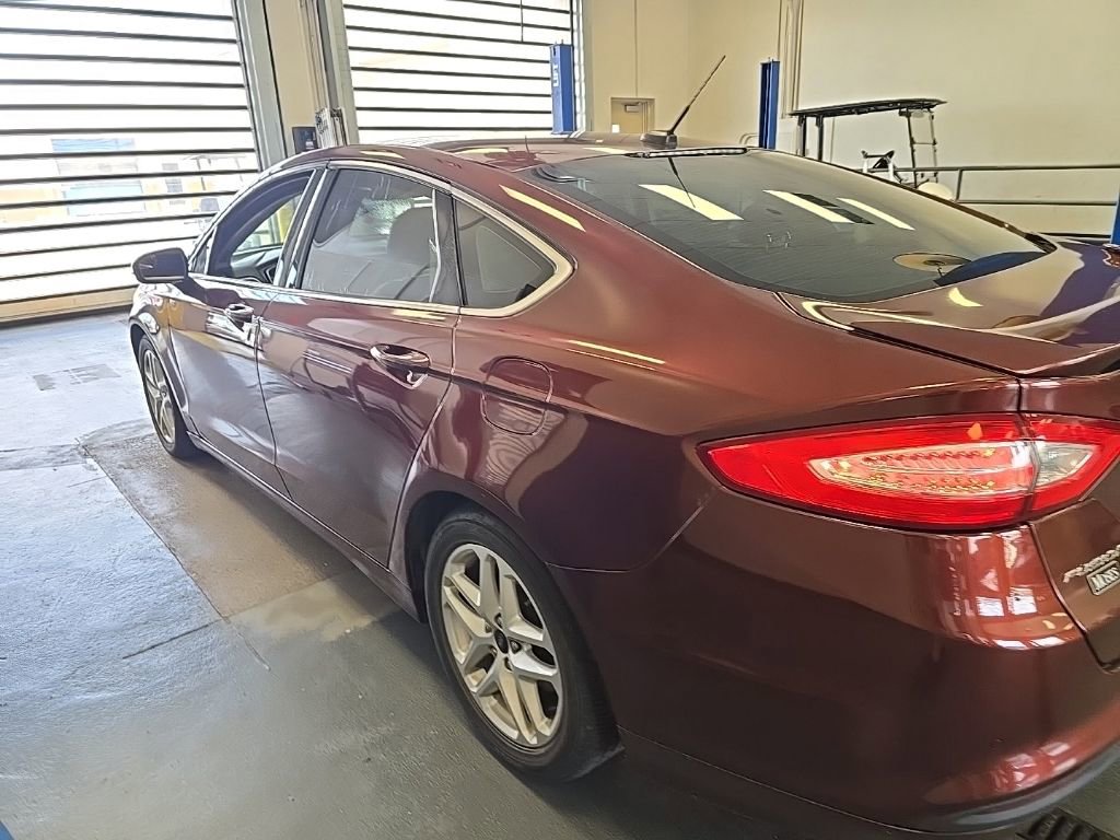 Used 2015 Ford Fusion SE w/ Equipment Group 202A FWD image 4