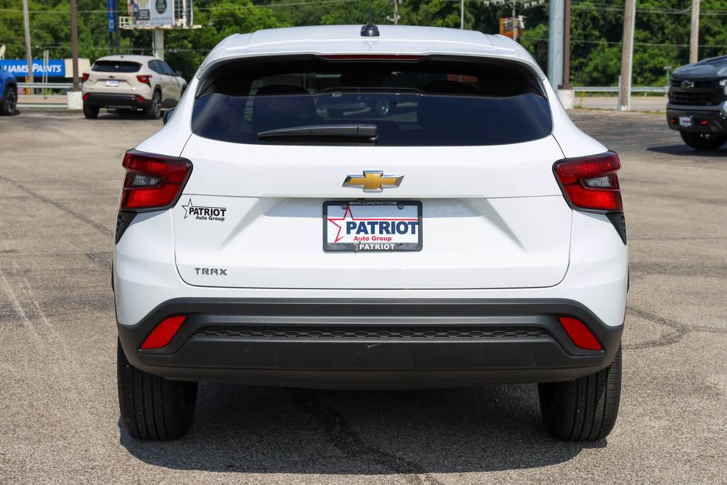 New 2026 Chevrolet Trax LS w/ LS Convenience Package FWD image 20