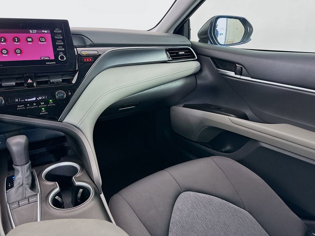 Used 2022 Toyota Camry LE image 22