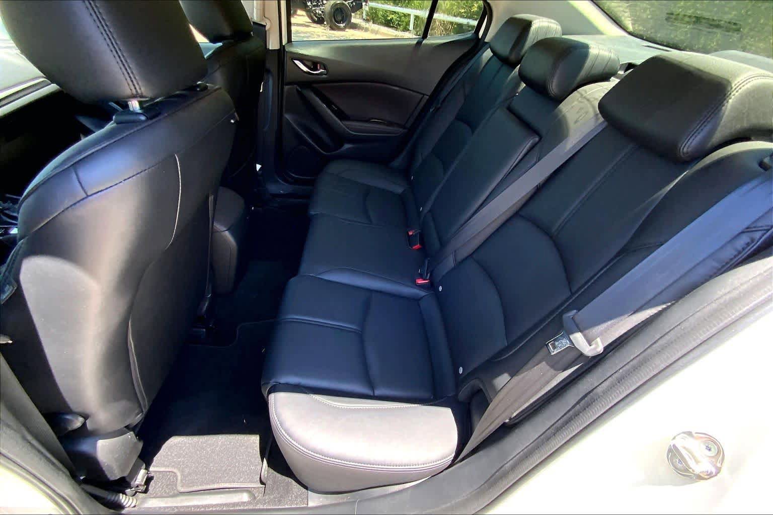 Used 2018 MAZDA MAZDA3 Touring FWD image 19