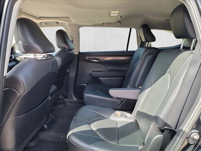 Used 2020 Toyota Highlander Limited FWD image 14