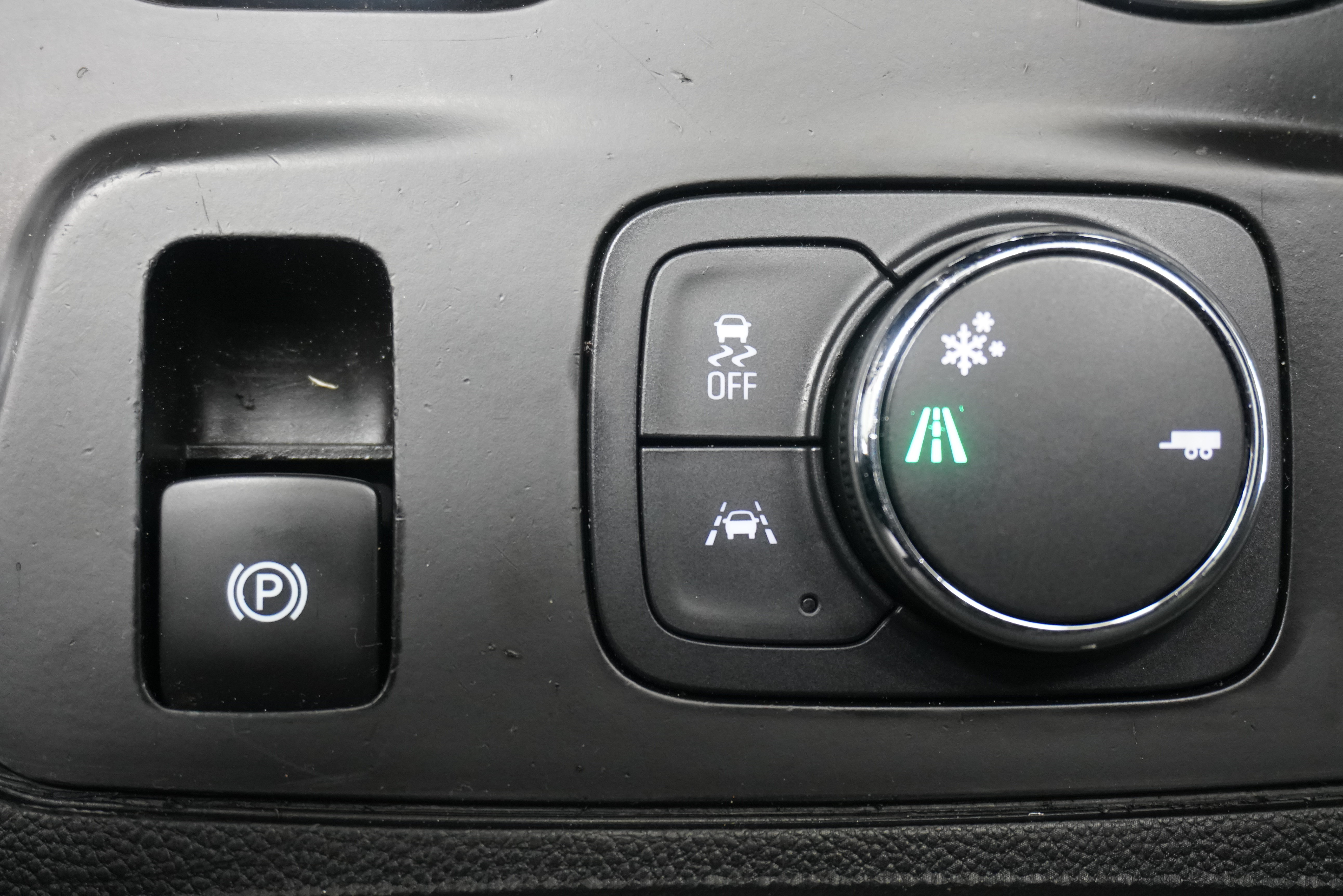 Used 2020 Chevrolet Traverse LT FWD image 25