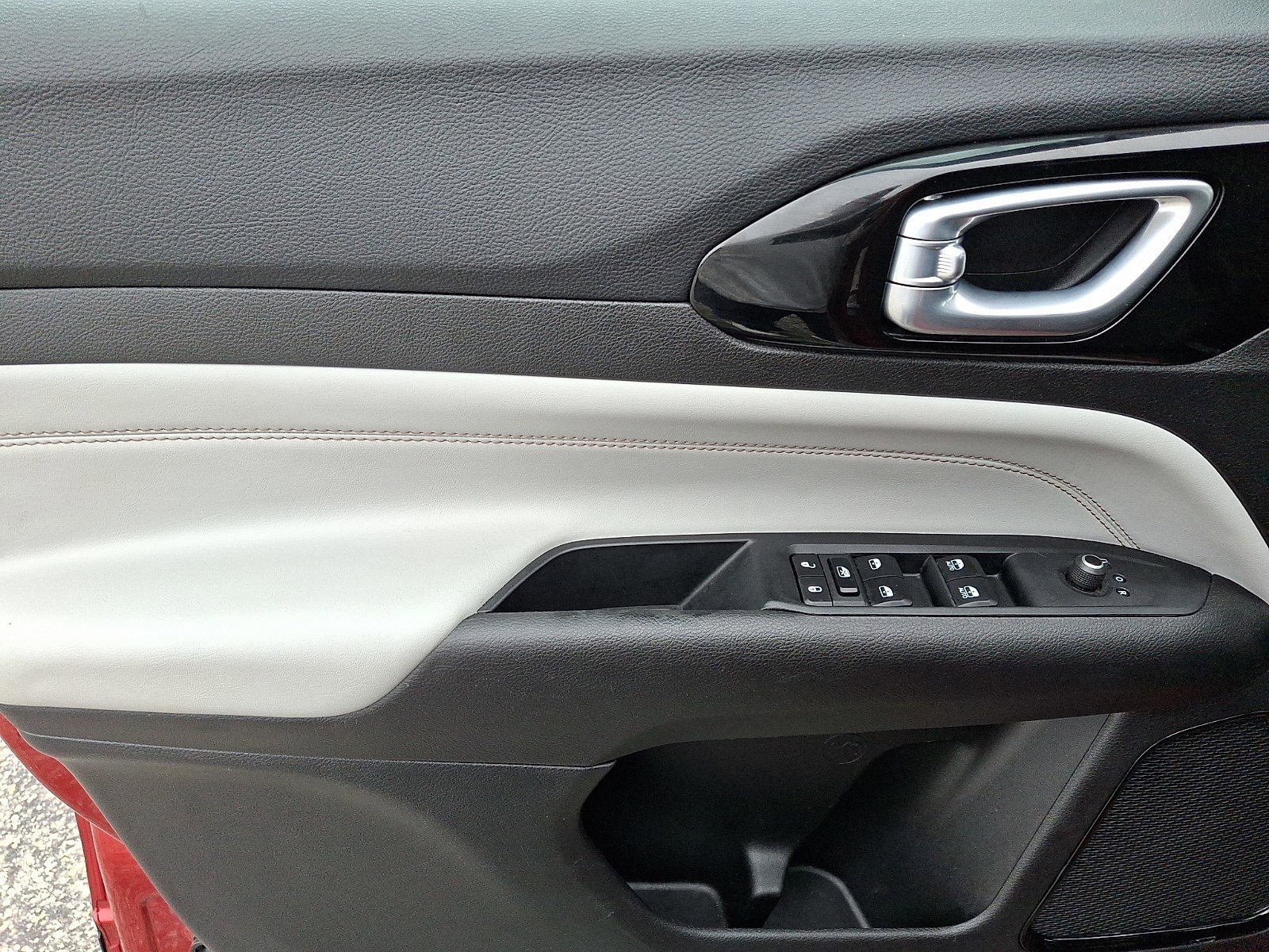 Used 2025 Jeep Compass Limited image 12