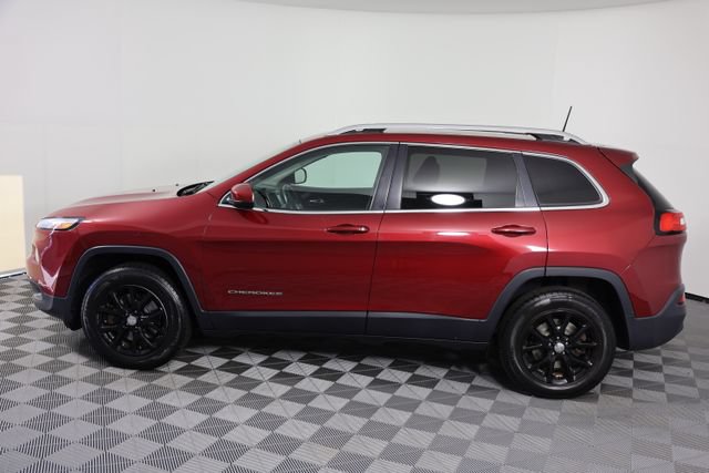 Used 2017 Jeep Cherokee Latitude AWD/4WD image 5