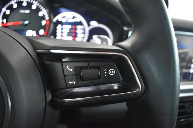 Used 2022 Porsche Panamera RWD image 23