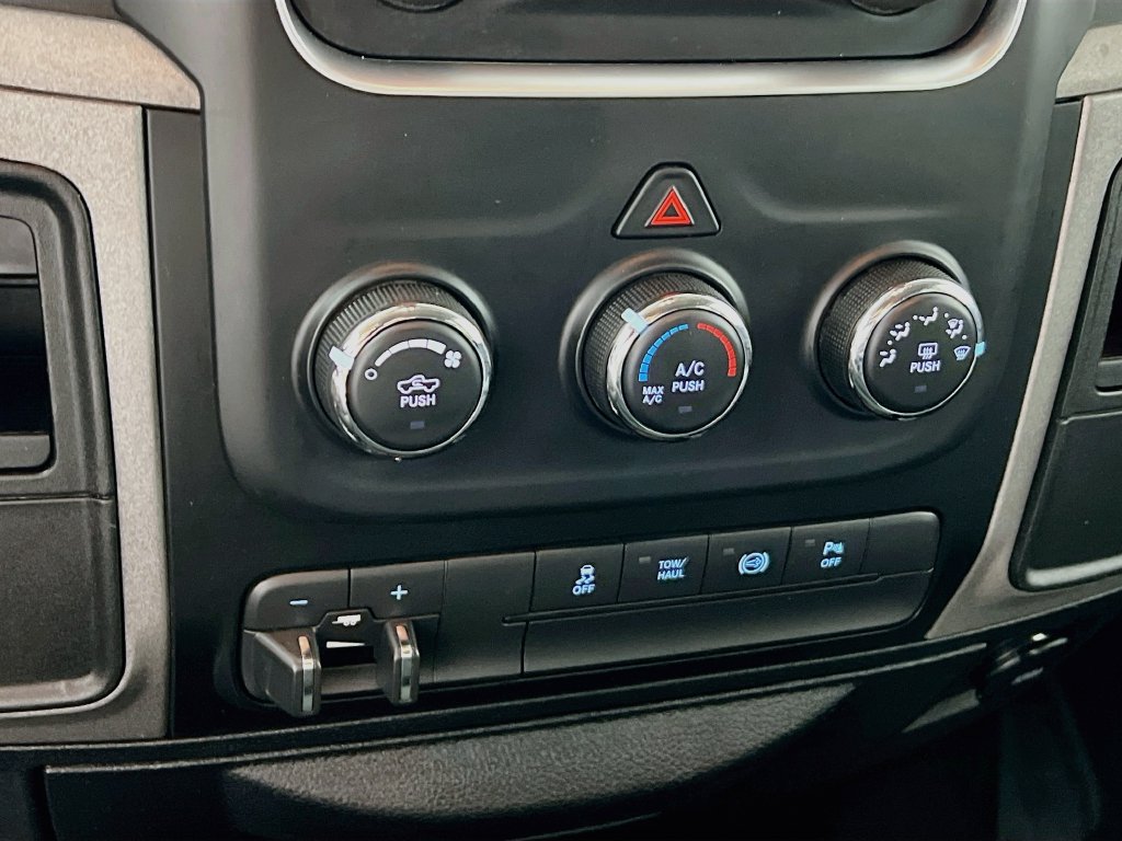 Used 2014 RAM 3500 Tradesman w/ Chrome Appearance Group RWD image 14