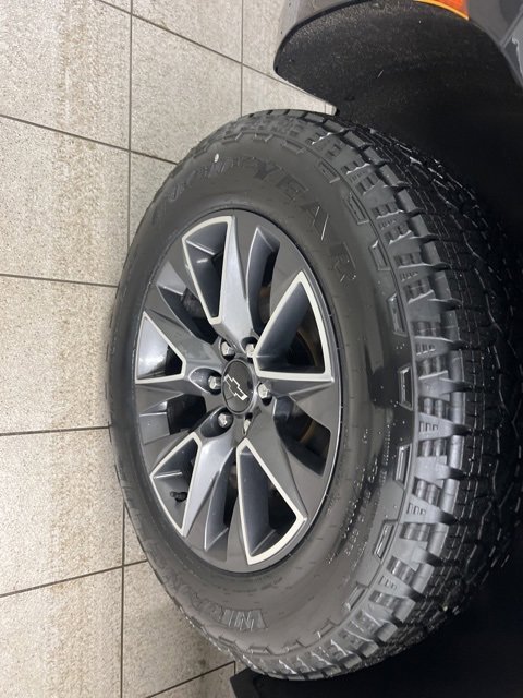 Used 2021 Chevrolet Suburban Z71 w/ Z71 Signature Package image 12