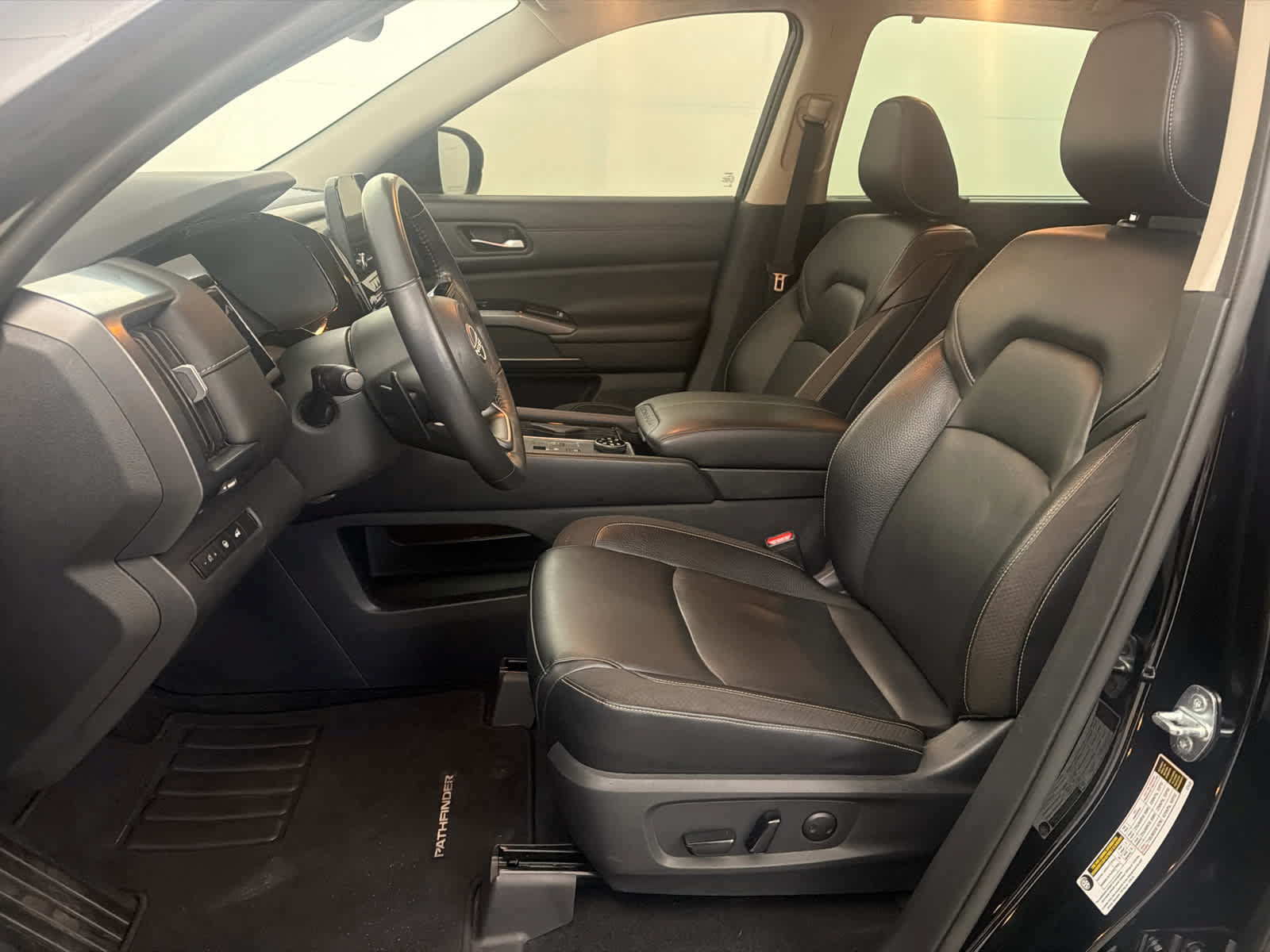 Used 2022 Nissan Pathfinder SL AWD/4WD image 14