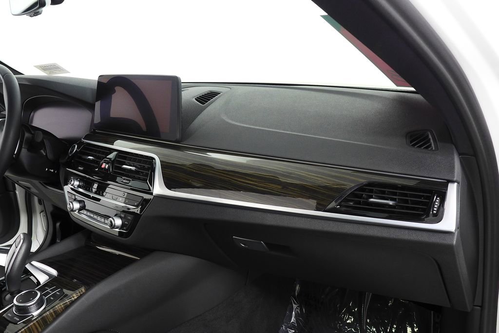 Certified 2022 BMW 530e w/ Convenience Package image 14