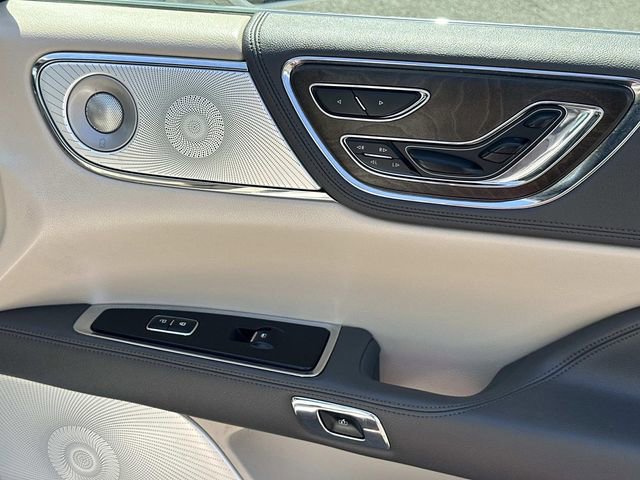 Used 2019 Lincoln Continental Reserve image 9