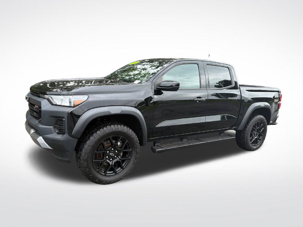 Used 2023 Chevrolet Colorado Trail Boss w/ LPO, Dark Essentials Package AWD/4WD image 2