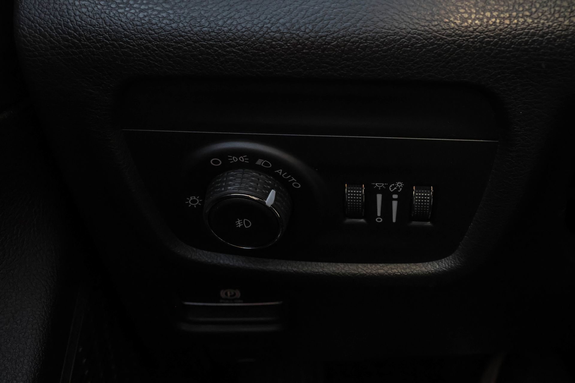 New 2025 Jeep Grand Cherokee Limited w/ Luxury Tech Group II image 31