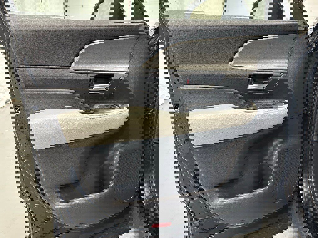 Used 2025 Toyota Grand Highlander AWD image 8