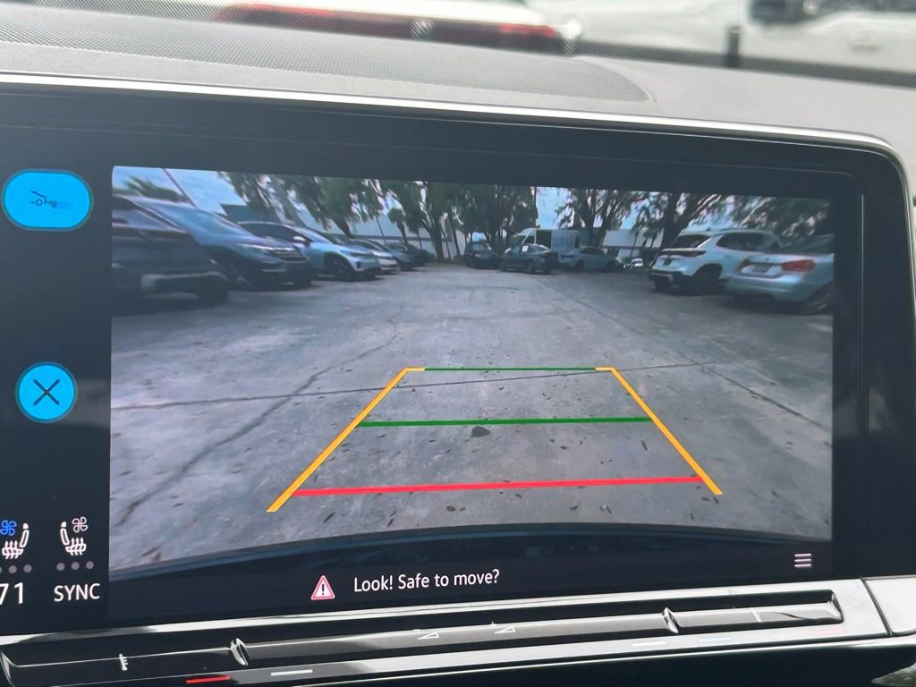 Certified 2024 Volkswagen Atlas Cross Sport SE image 18