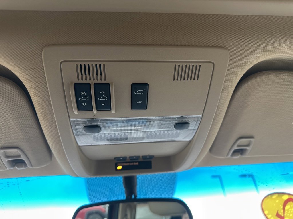 Used 2012 Cadillac Escalade Premium image 11